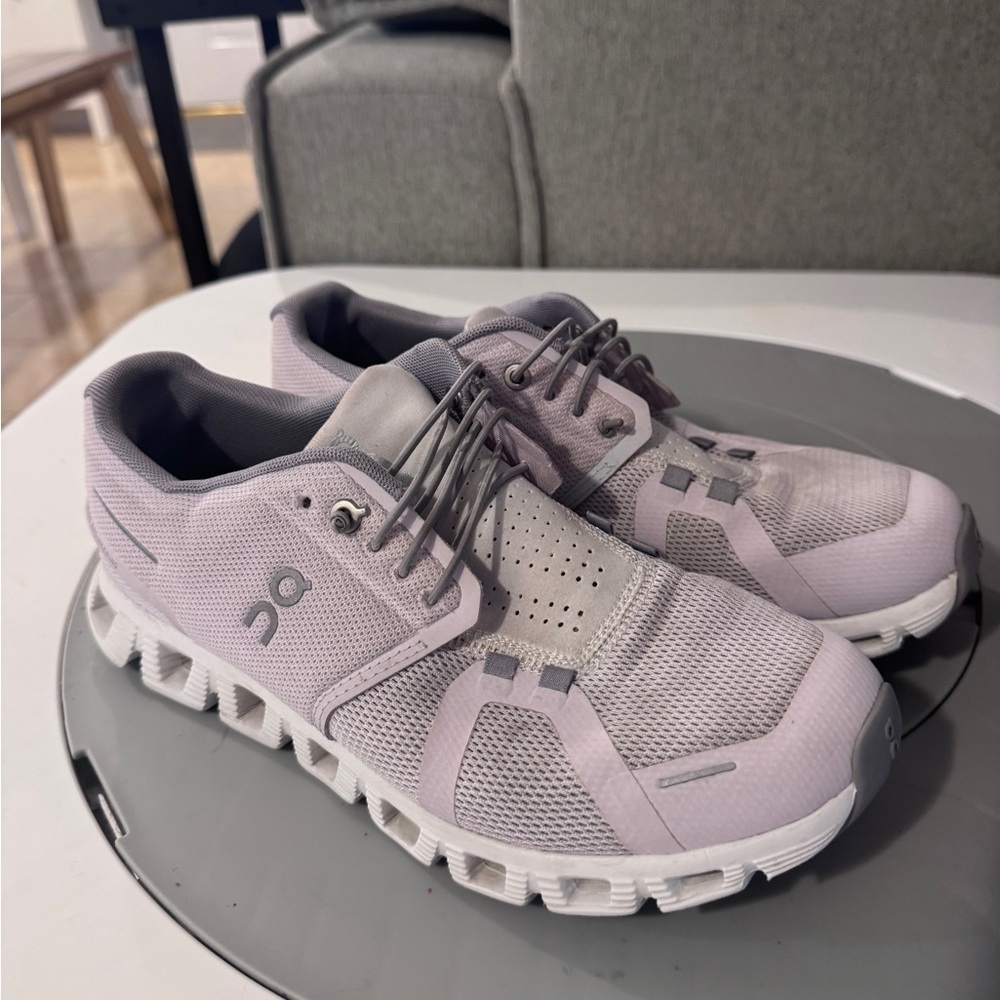 On Women’s Cloud 6 Sneakers- Lilac- Size 9